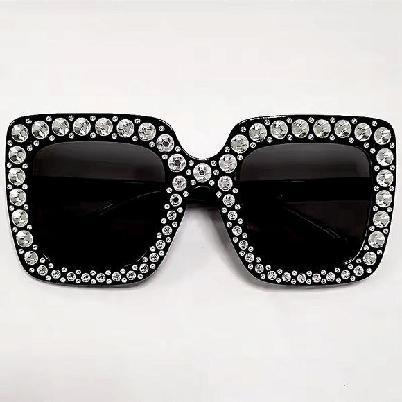Black Rhinestone Oversized Sunglasses🕶 - Picture 2 of 13